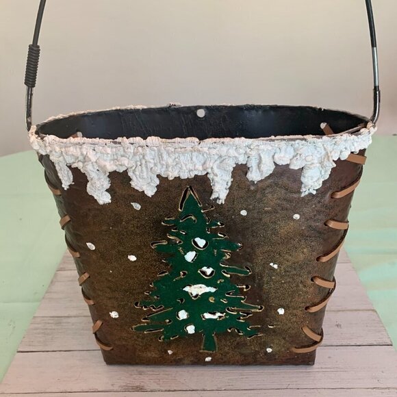 Vintage Rustic Christmas Metal Wall Door Hanging Basket XMAS Tree Snow Leather - Picture 14 of 16